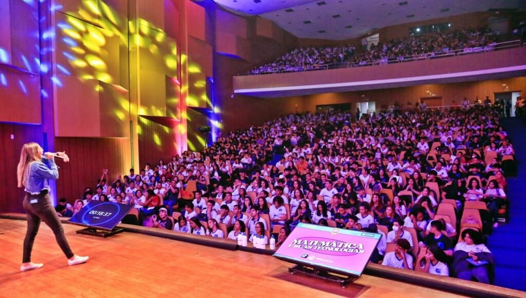 Educação apresenta programa preparatório para o Enem em live para estudantes