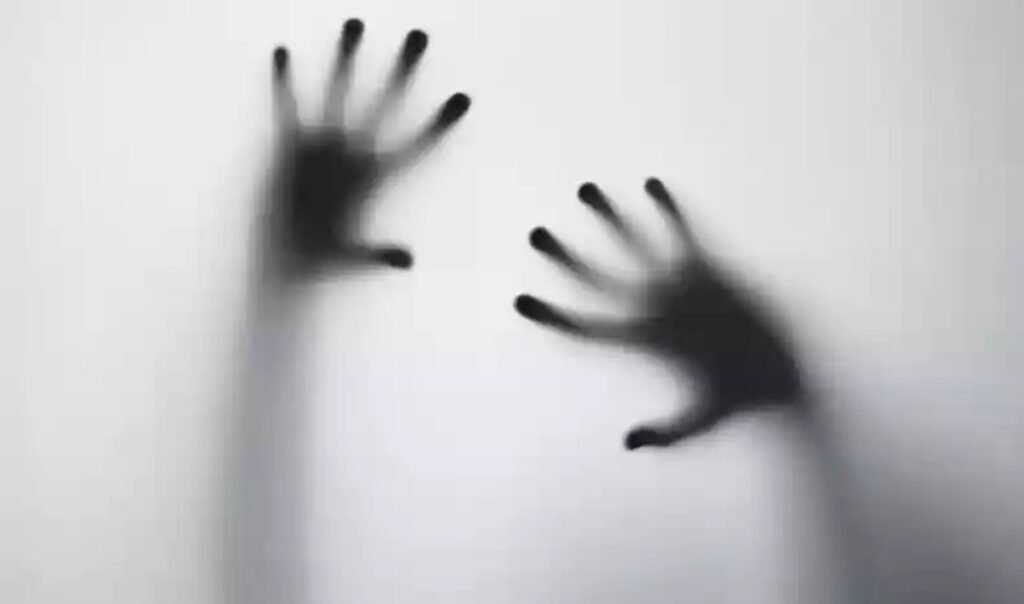 Homem é preso após denúncia de estupro contra neto de companheira