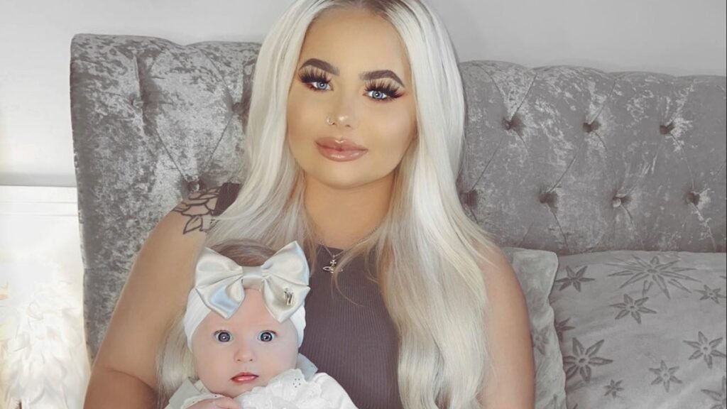 Mulher relata doença rara da filha que deseja comer sofás, cadeiras e vidro