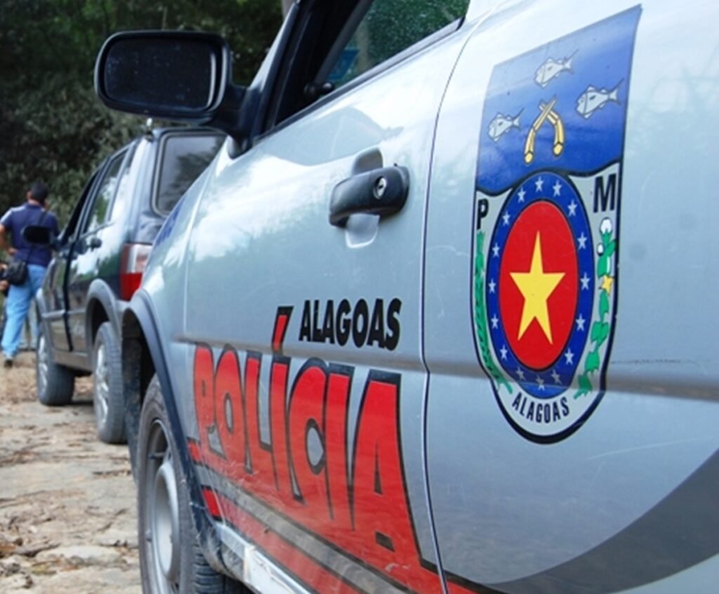 Criança é encontrada chorando ao lado de cadáver dentro de casa