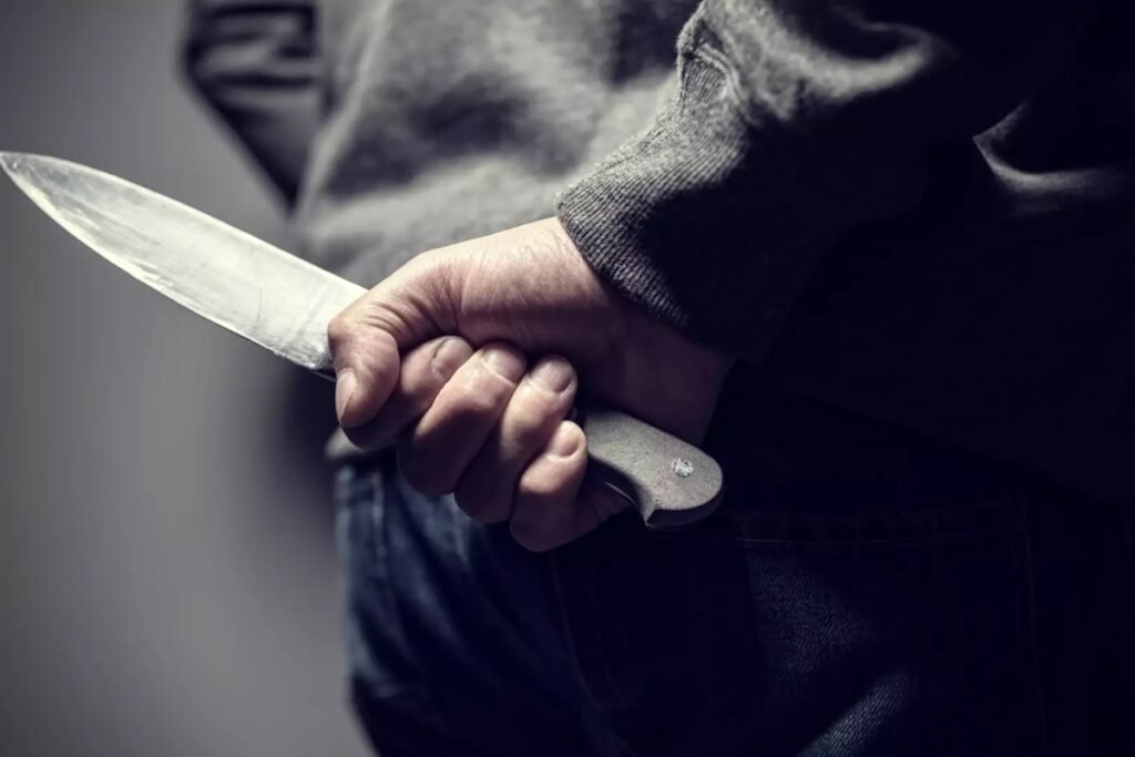 Filho que matou a mãe decepou a mão dela para sacar dinheiro