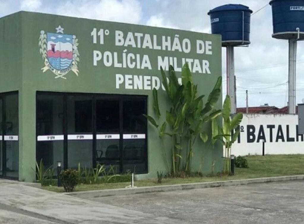 Jovem é preso em flagrante após agredir a mãe com faca de serra e ameaçá-la de morte