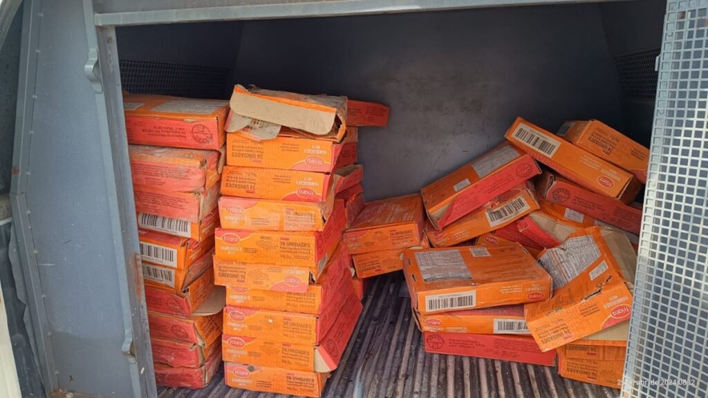 PM doa 59 caixas de hambúrgueres apreendidos à Secretaria de Assistência Social 