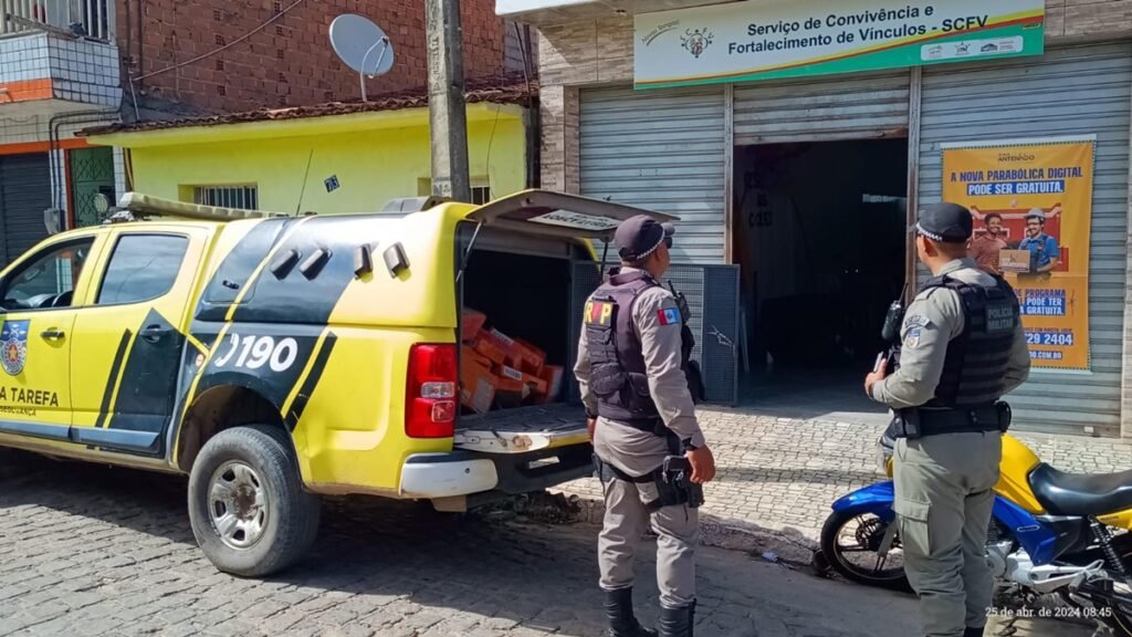 PM doa 59 caixas de hambúrgueres apreendidos à Secretaria de Assistência Social 