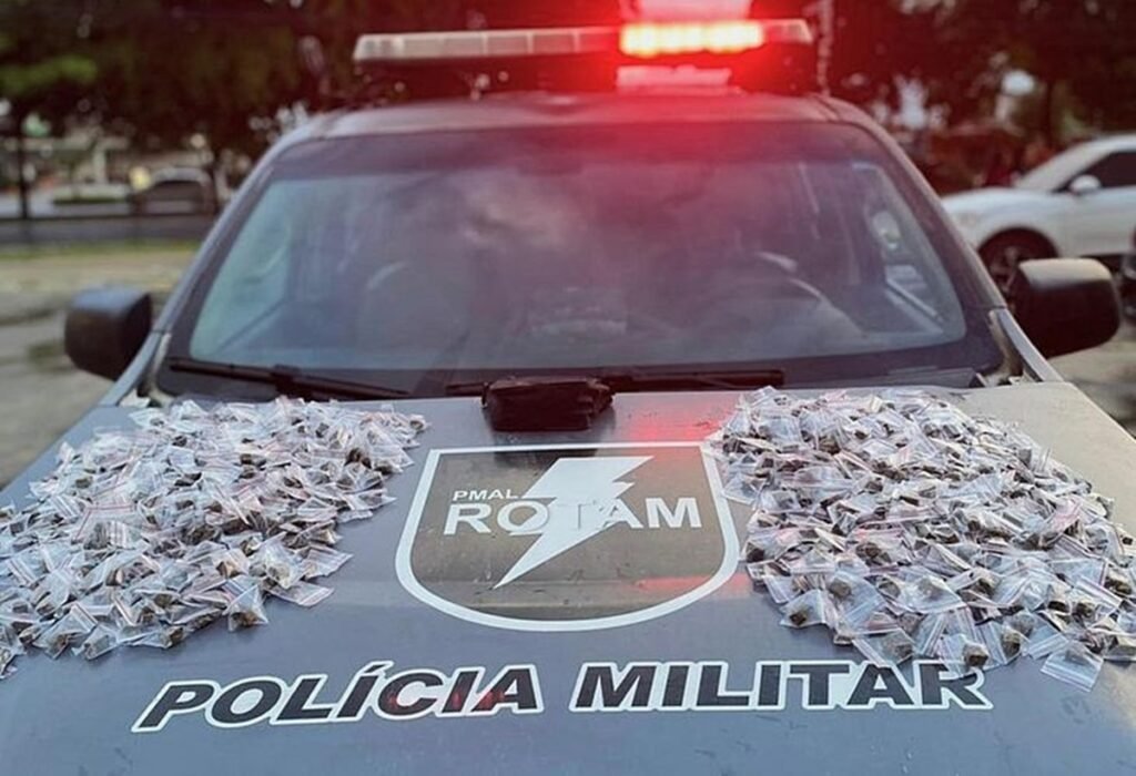 Polícia apreende arma de fogo, mais de 40 munições e drogas em Maceió