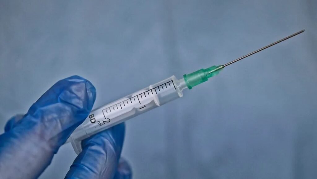 Vacina universal contra variantes pode estar mais perto de ser criada