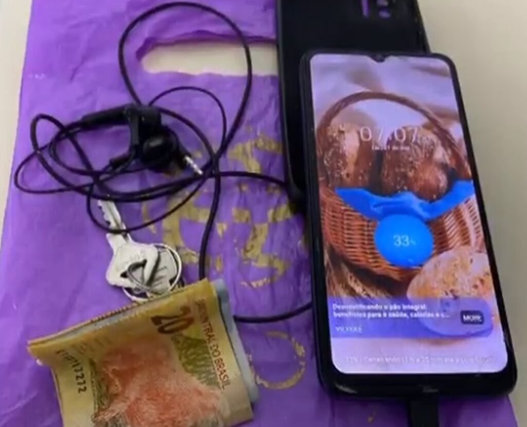 Ciclista morre após perder controle em ladeira durante chuva e bater em calçada