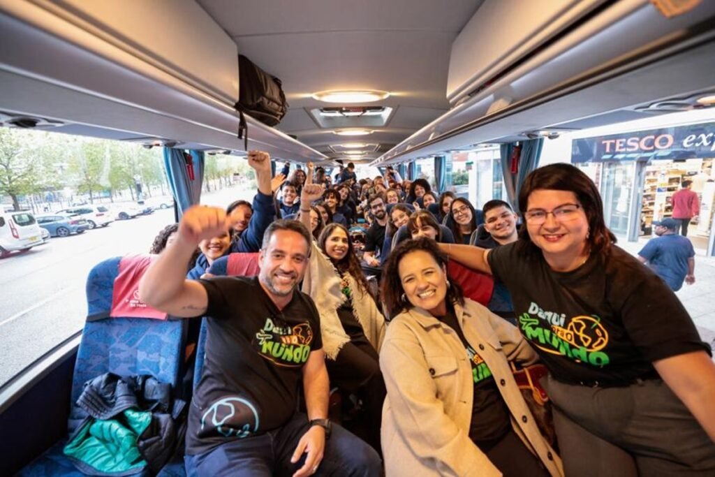Em Londres, Paulo Dantas recepciona 50 estudantes alagoanos do Daqui Pra o Mundo