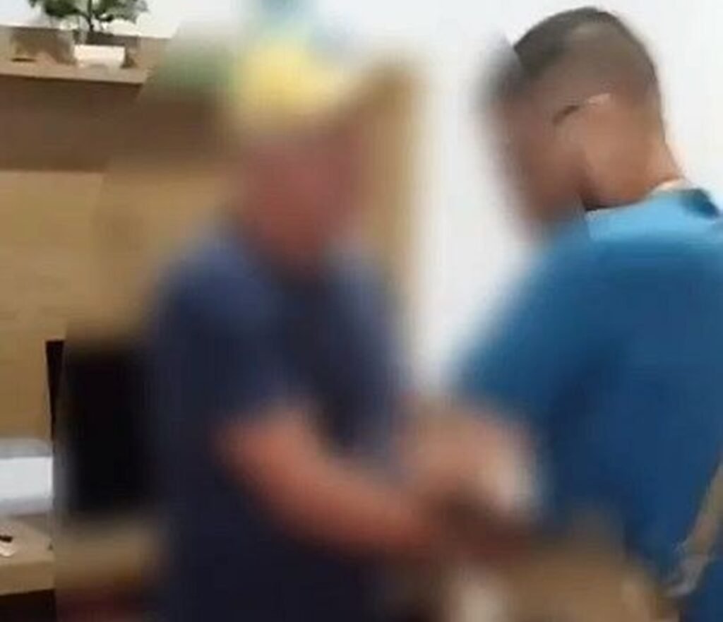 Homem de 70 anos condenado por estuprar a própria filha é preso 