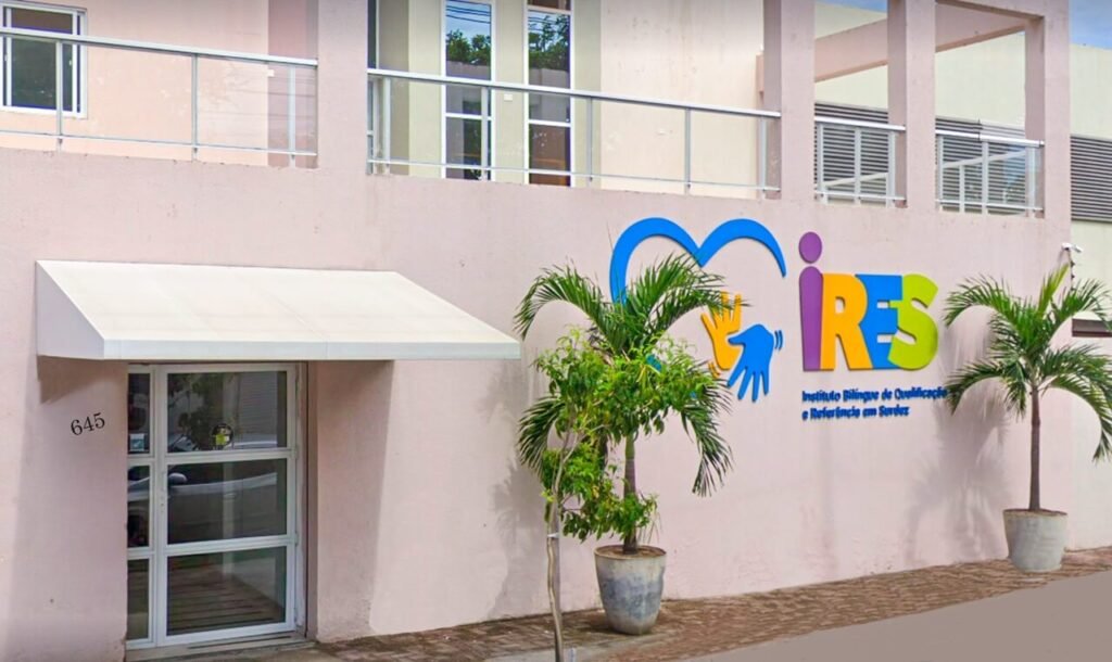 Instituto disponibiliza vagas gratuitas para educação de jovens e adultos surdos