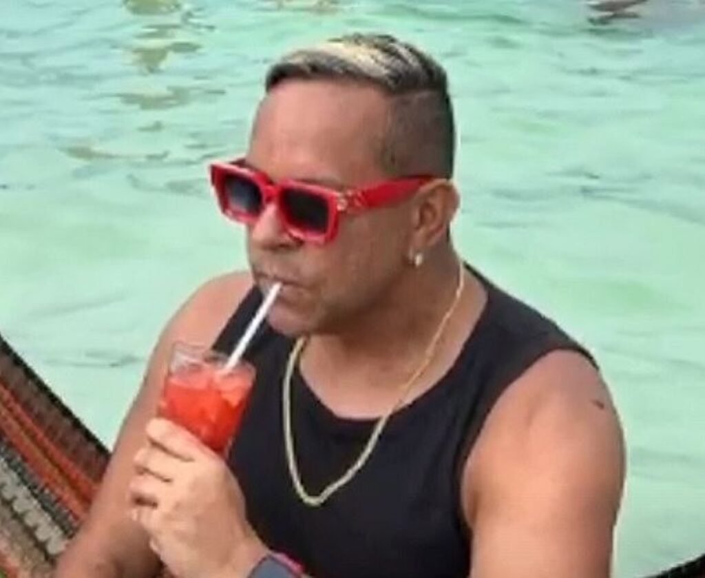 Instrutor de dança é encontrado morto com marcas de tiros dentro de casa