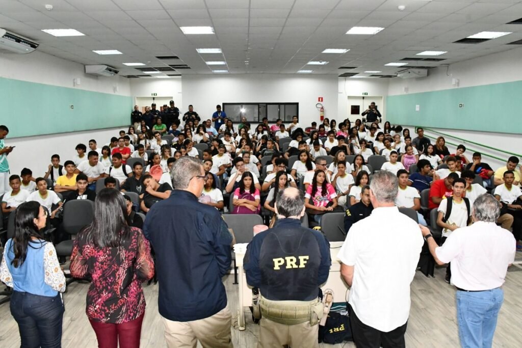 Semana Municipal de Trânsito foi realizada em São Miguel dos Campos e Carreta da PRF atendeu mais de 500 pessoas