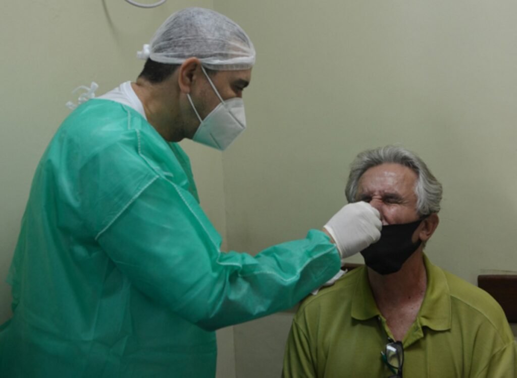 Brasil registra menor número de casos de Covid-19 desde final de 2023