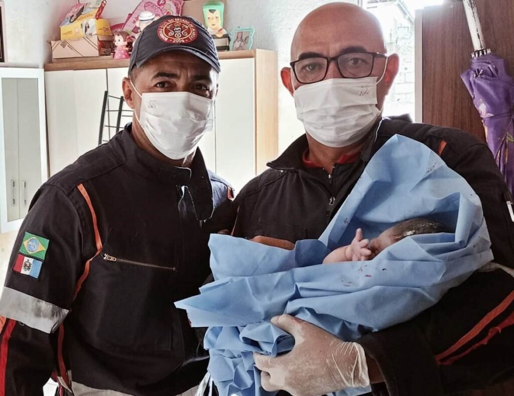 Equipe do Samu realiza trabalho de parto em domicílio em São Miguel dos Campos