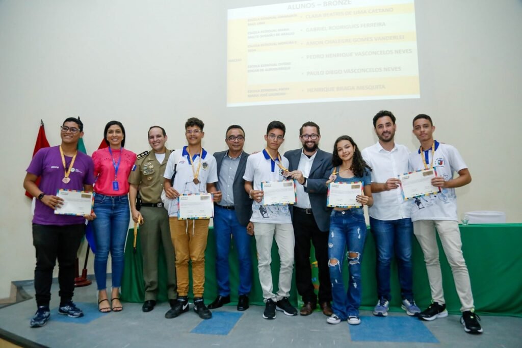 Mais de 300 mil estudantes participam da edição 2024 da Olimpíada Brasileira de Matemática das Escolas Públicas