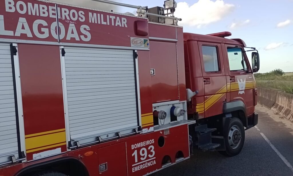 Bombeiro é acionado após homem com sinais de embriaguez bater em bomba de posto de combustível