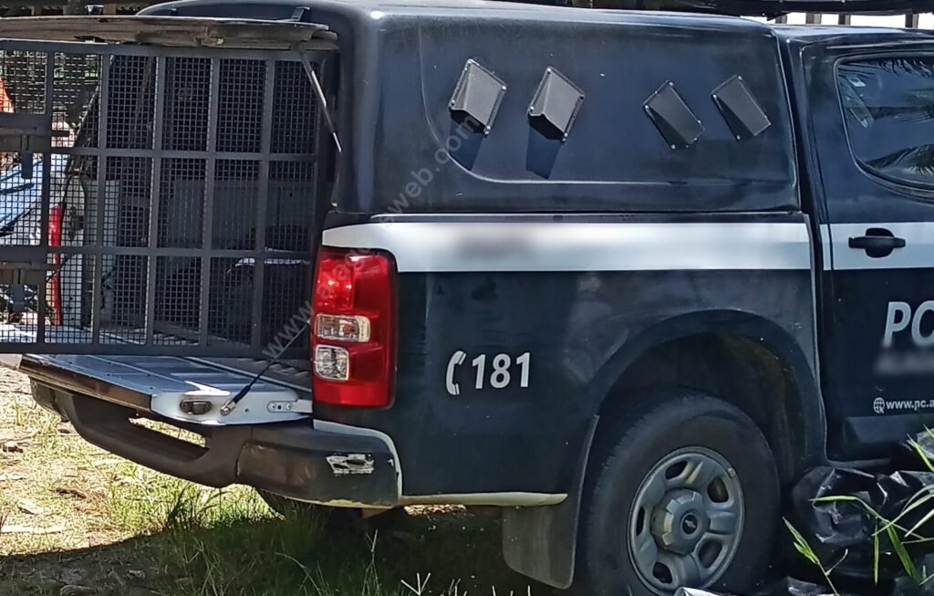 Polícia pede prisão de mulher que estuprou o marido com vergalhão e filmou o crime diante dos filhos