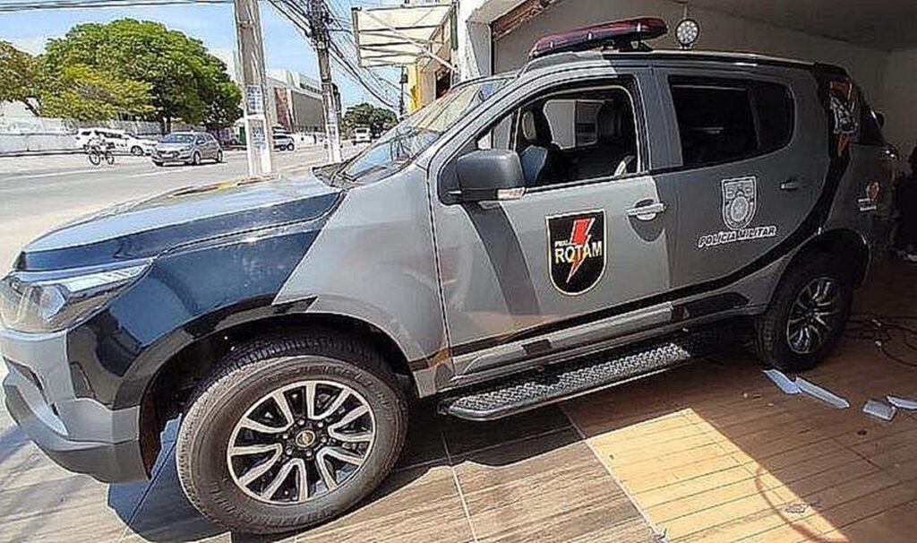 Casal é preso em flagrante com 5,4 kg de maconha e bilhetes sobre o Comando Vermelho em Maceió