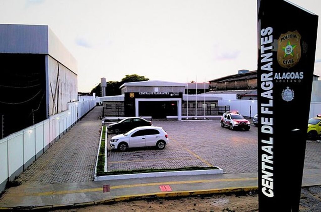 Polícia prende homem por apalpar mulher em feira