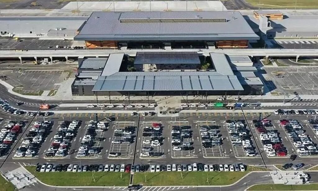 Aeroporto é fechado temporariamente após avião da Azul sofrer danos nos pneus durante pouso