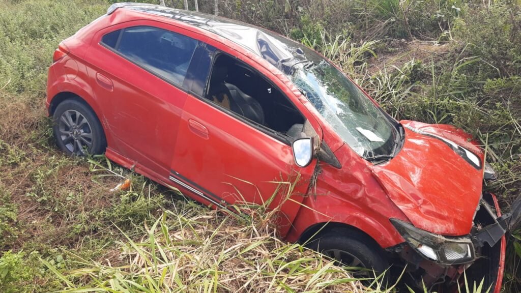 Sobrinho de pastora sofre acidente na BR-101 em São Miguel dos Campos