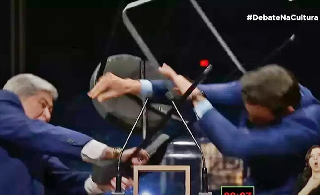 Datena agride Pablo Marçal durante debate