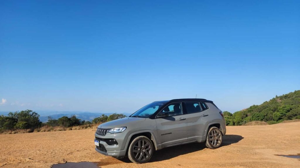 Jeep reforça o Compass para se manter na liderança