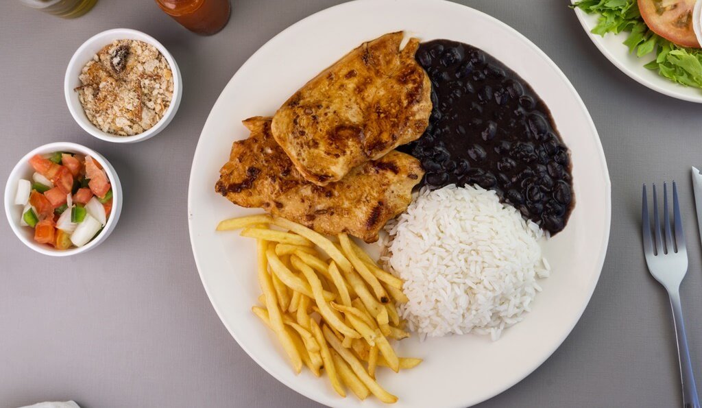 Preço médio da refeição em restaurantes sobe 49% nos últimos cinco anos