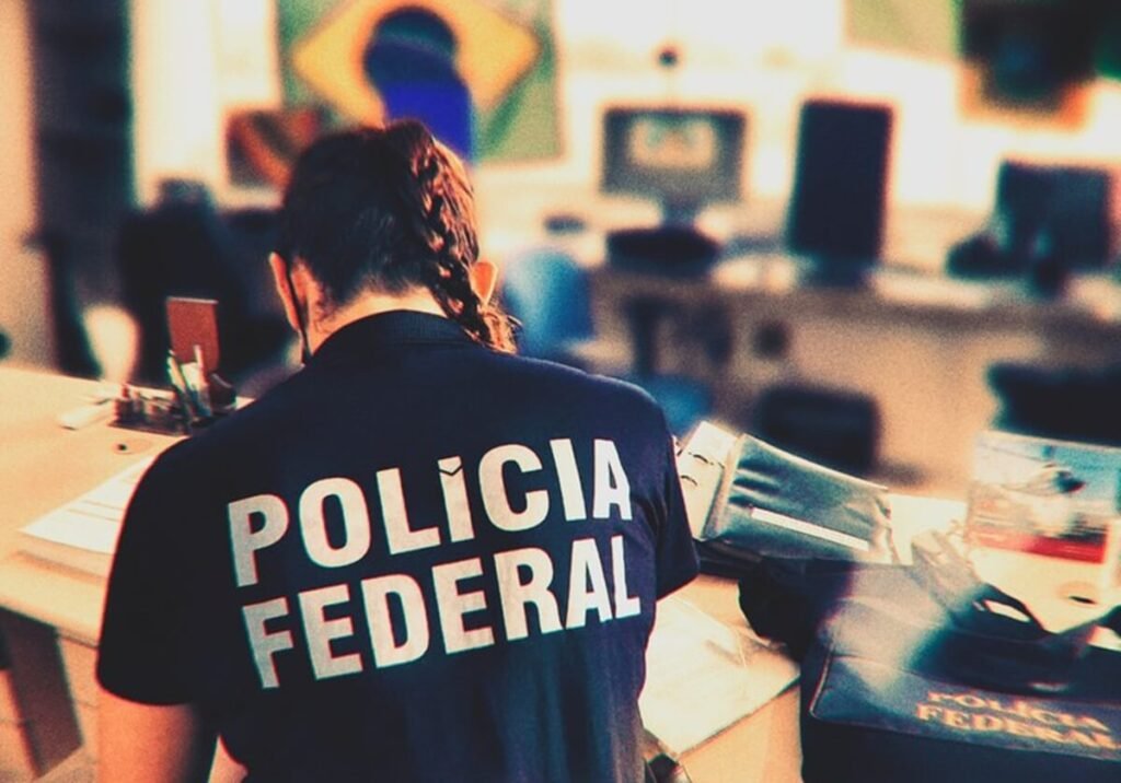 Ação da Polícia Federal combate compartilhamento de imagens de abuso sexual infantil em redes sociais em Alagoas