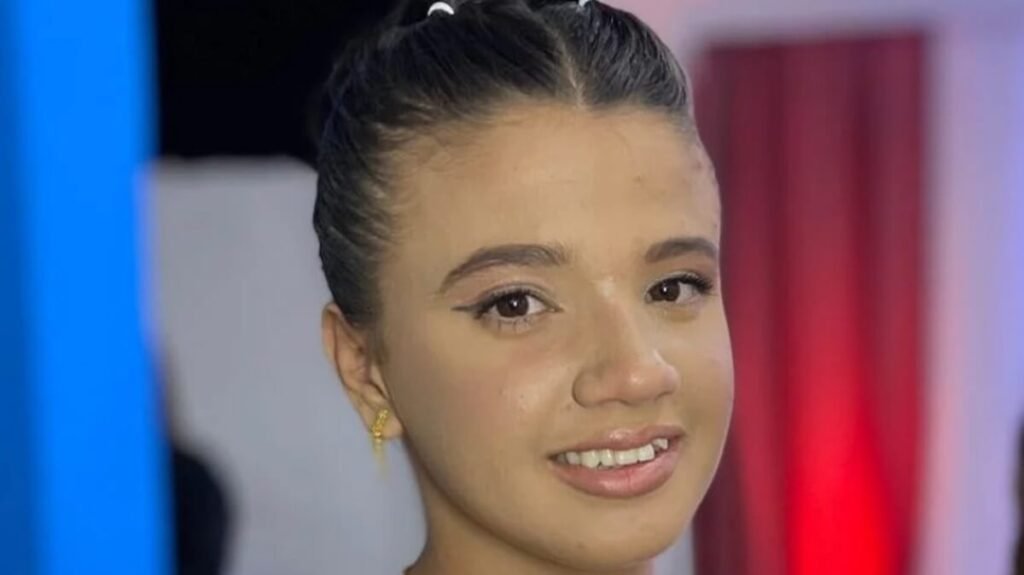 Adolescente morre ao desligar celular da tomada de energia