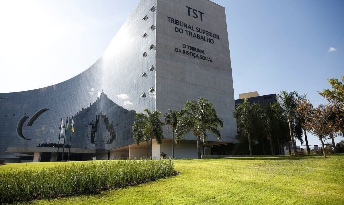 TST compra carro de R$ 346 mil para cada um dos 27 ministros