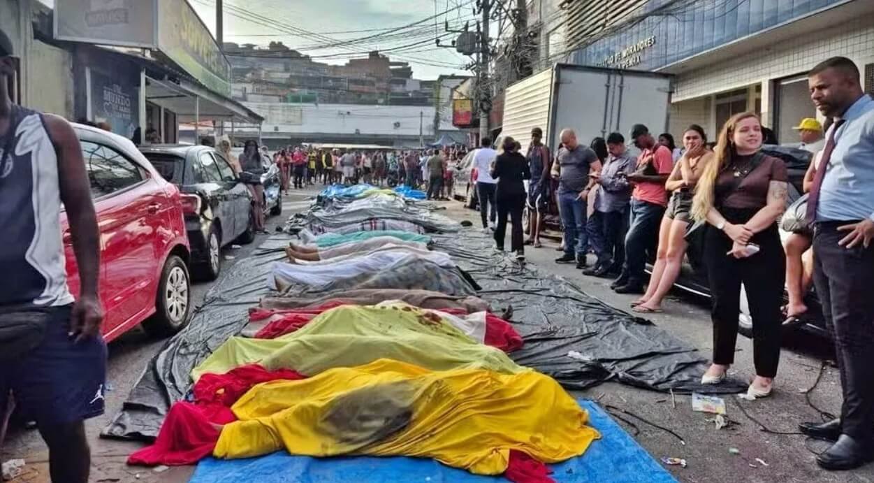 Corpos são colocados em praça pública após megaoperação no Rio